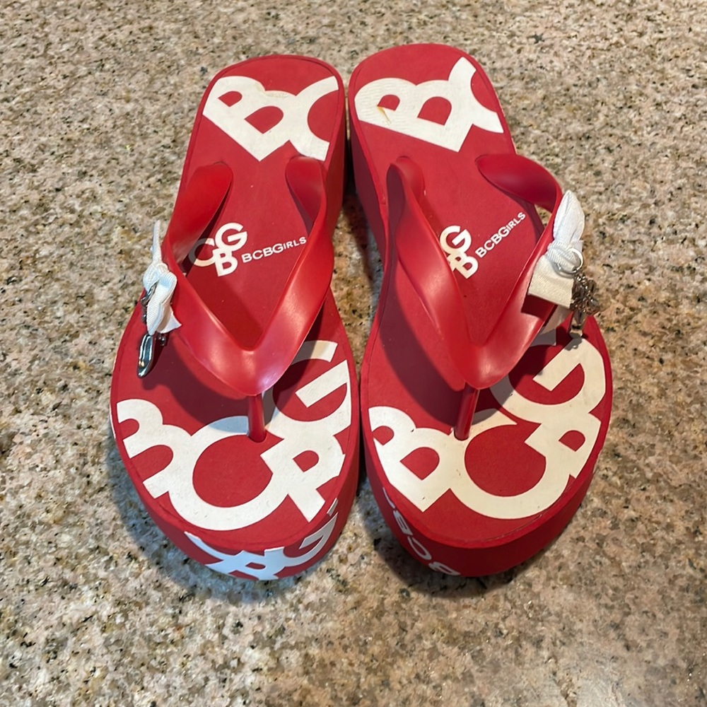 BCBG size 8 platform wedge flip flops
